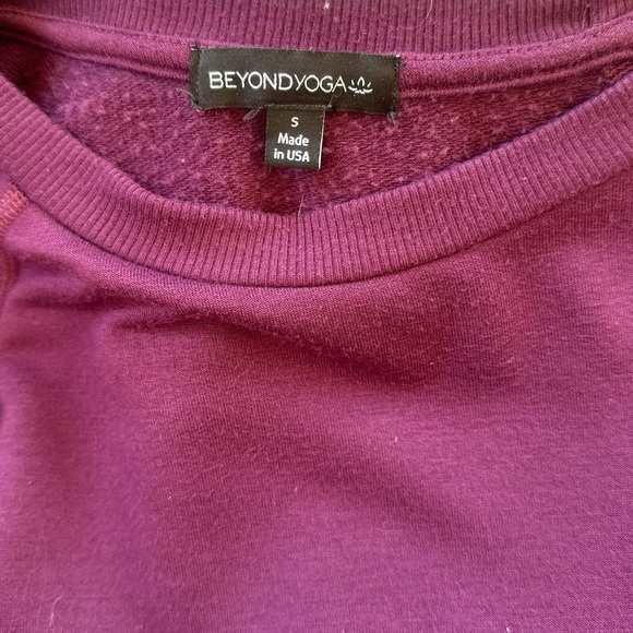 Beyond Yoga Raglan Crew Fleece Pullover in Fig Heather - Picture 10 of 10